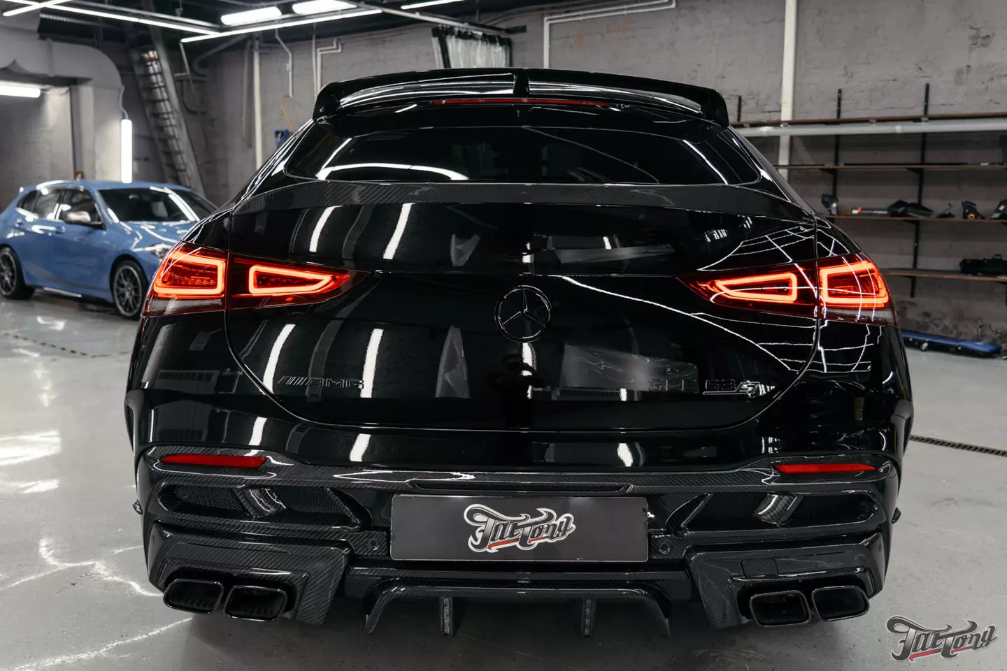 Выкинули BURMESTER 3D из нового Mercedes GLE 63S и установили новую акустическую систему. Выполнили комплексную шумоизоляцию, построили выхлопную систему, установили обвес Larte, оклеили полиуретаном